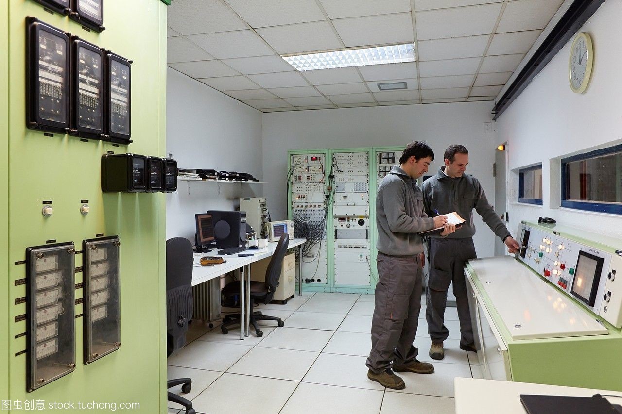 控制室。電力電子實(shí)驗(yàn)室。電氣設(shè)備的認(rèn)證。技術(shù)服務(wù)行業(yè)。bizkaiatecnalia研究和創(chuàng)新巴斯克的國家西班牙。